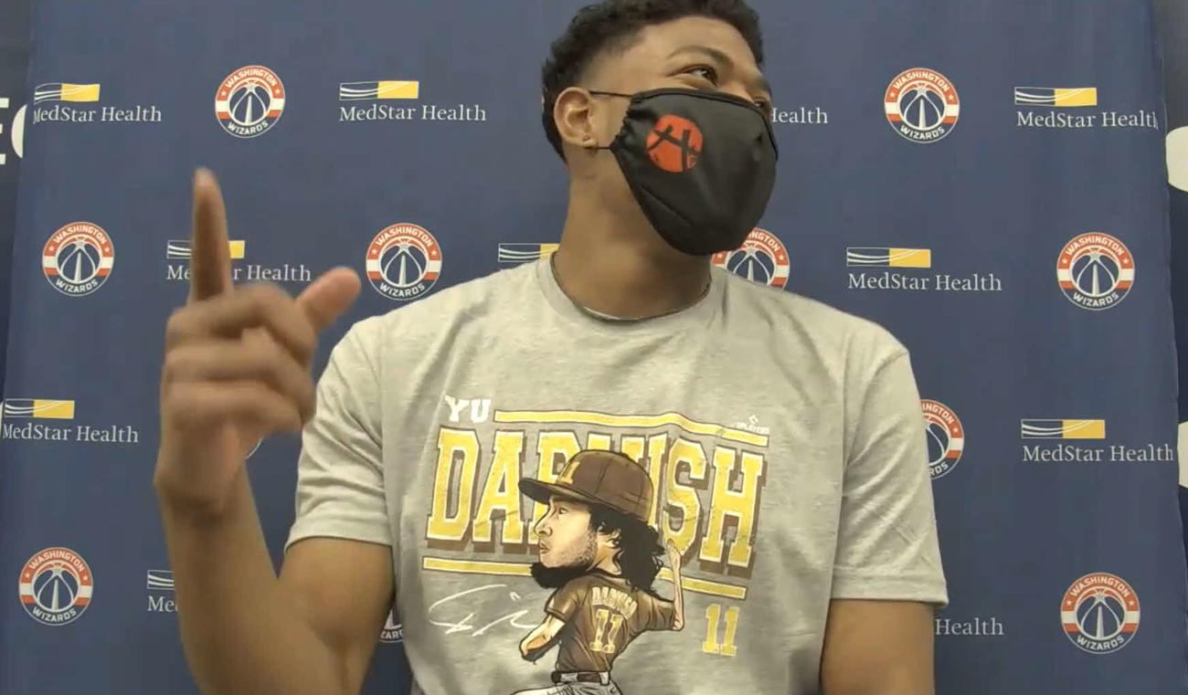 試合後のオンライン取材に、ダルビッシュのTシャツを着て臨んだNBAウィザーズの八村