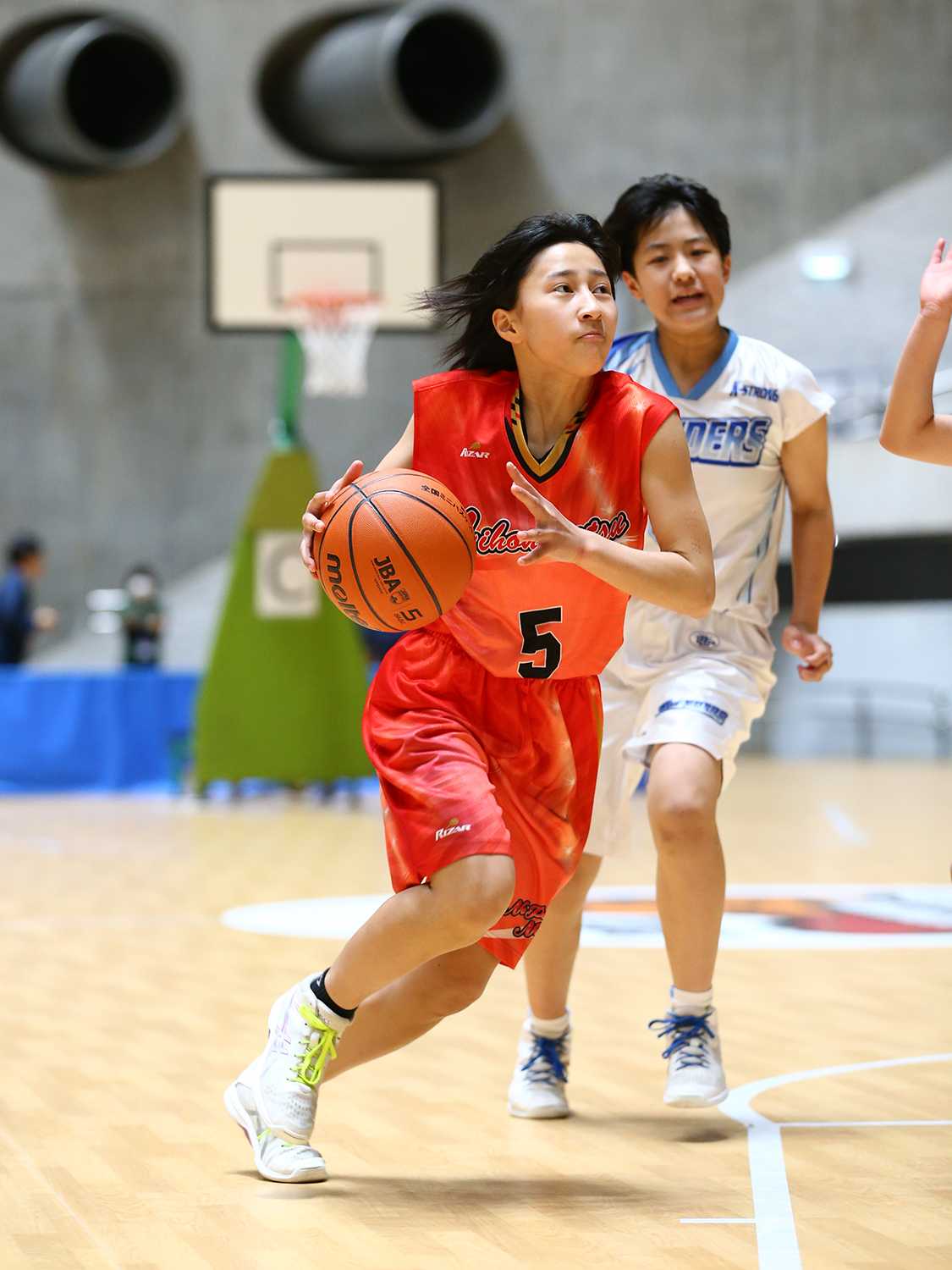 二本松女子（福島）対Kストロングサンダース（岐阜）。鋭く切り込む二本松女子の近藤稀華（6年）（C） JBA