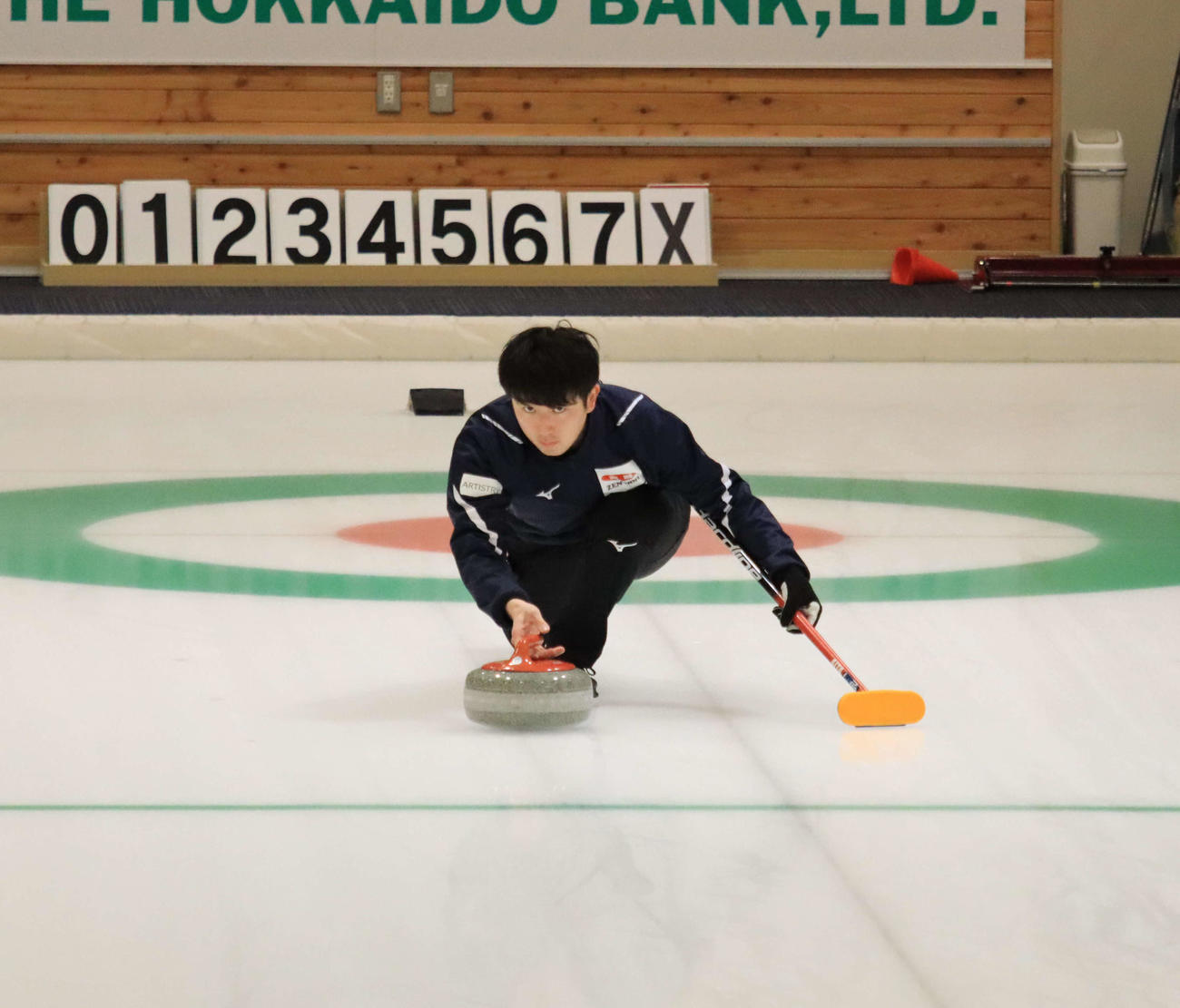世界選手権に向けて札幌市内で練習するカーリング男子コンサドーレ相田（2021年3月17日撮影）