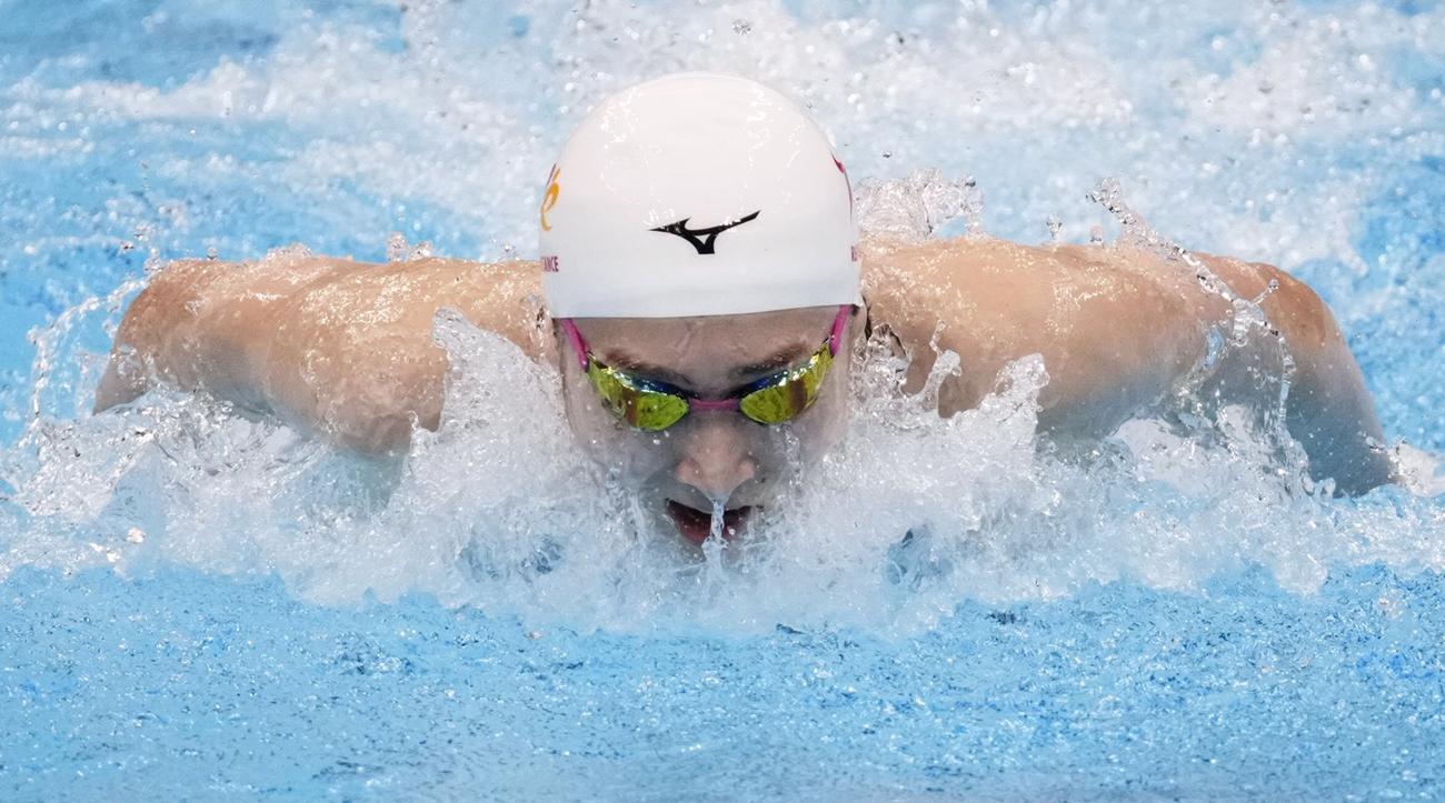女子100メートルバタフライ準決勝、力泳する池江（代表撮影）
