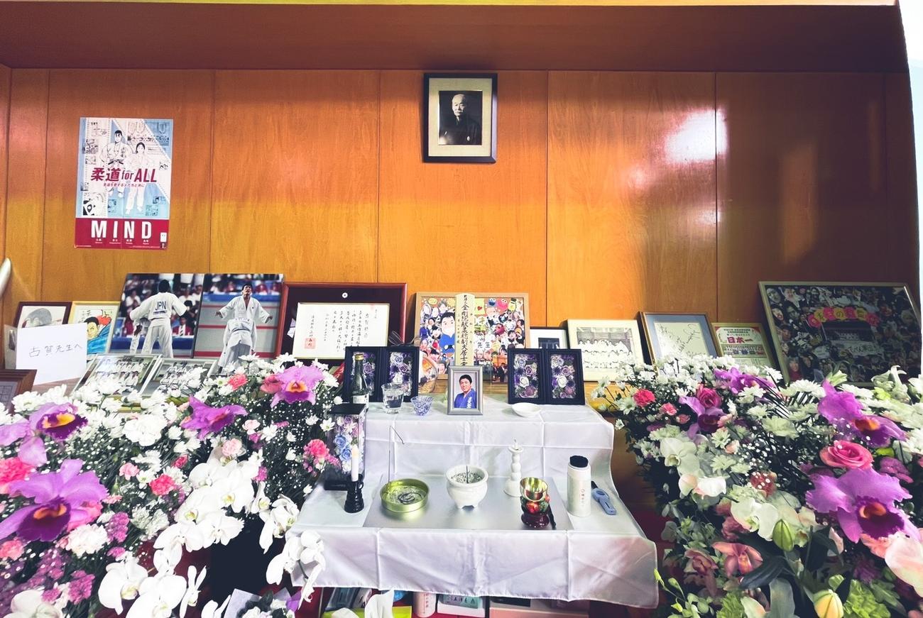 古賀塾の道場にある祭壇（石川裕紀氏提供）