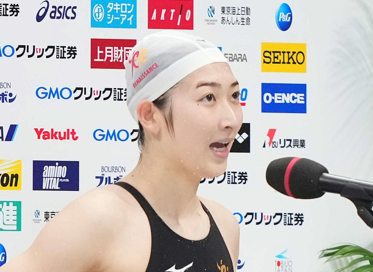 21年4月3日、女子100メートルバタフライ準決勝を終えインタビューに答える池江