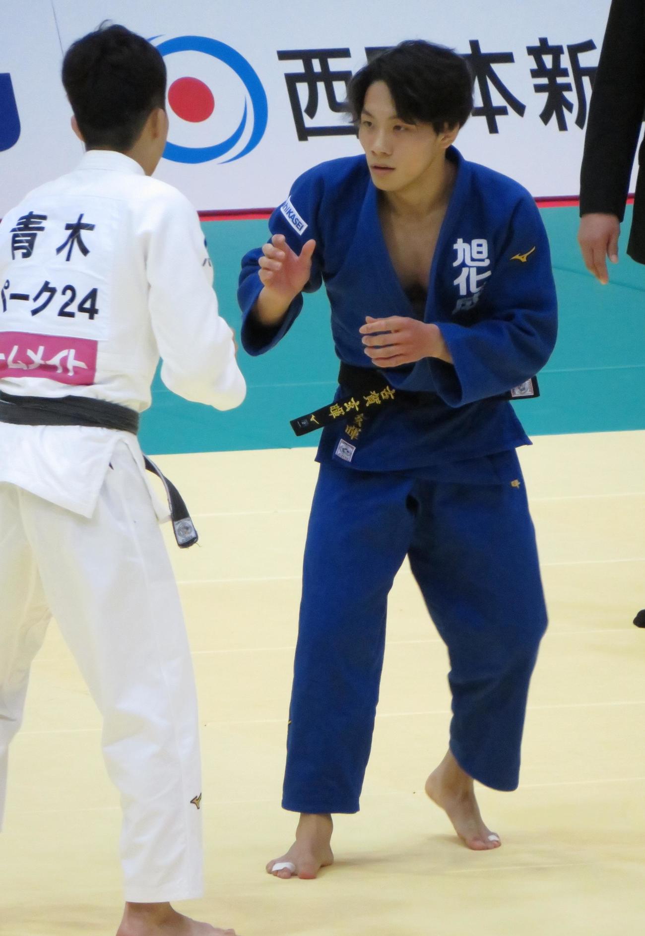 準決勝で青木大と対戦する古賀玄暉（撮影・峯岸佑樹）