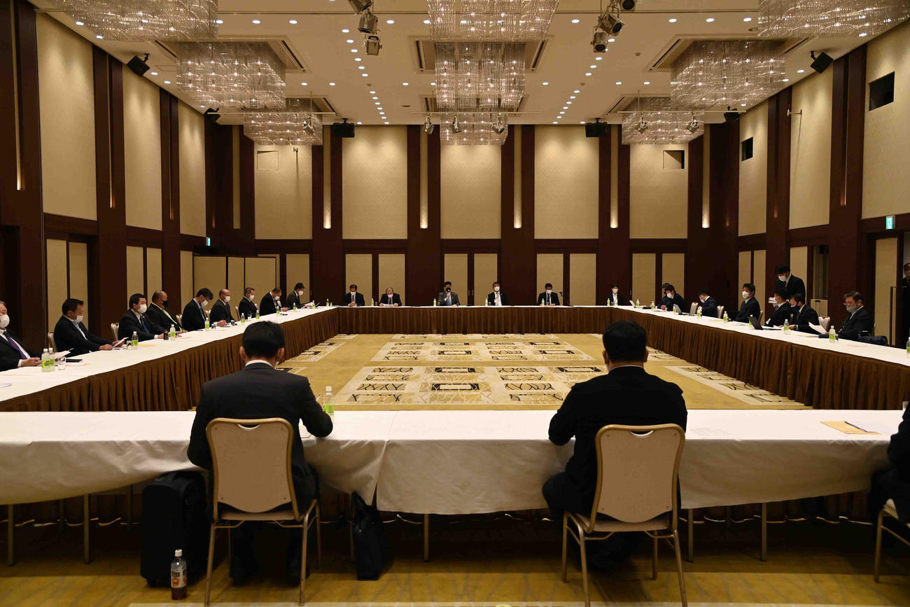選抜柔道体重別選手権を終えて開かれた全柔連の強化委員会（代表撮影）
