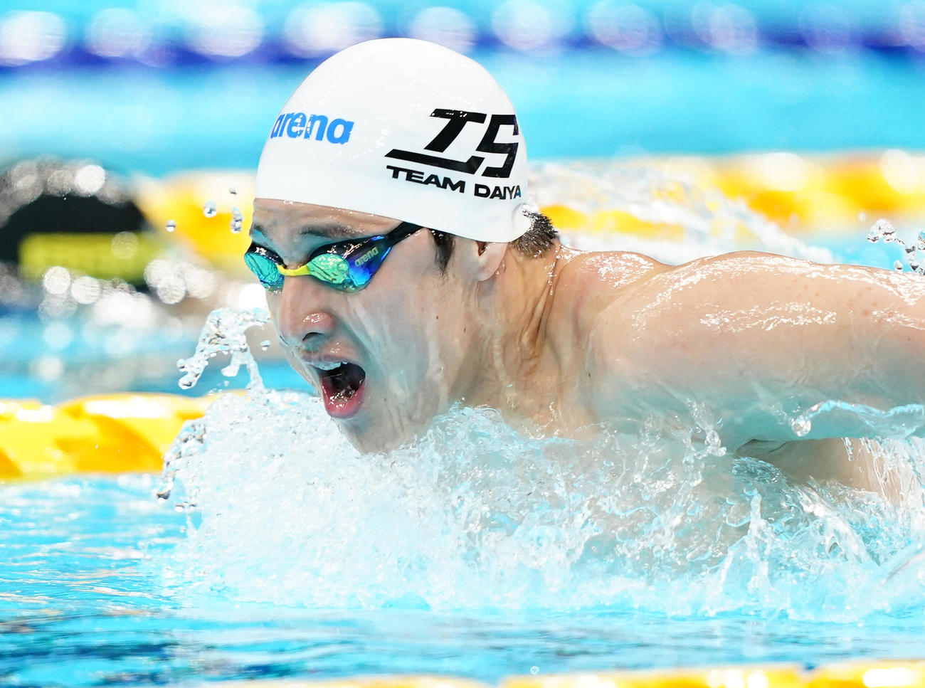 男子200メートルバタフライ予選　力泳する瀬戸（撮影・菅敏）