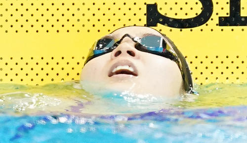 女子200メートル個人メドレーで3位に終わり、天を仰ぐ大本（撮影・菅敏）