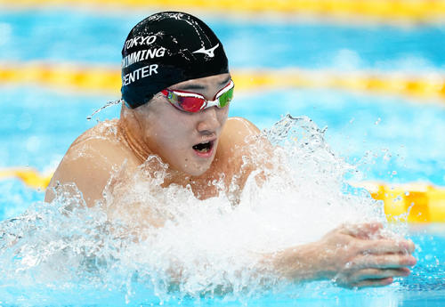 男子200メートル平泳ぎ決勝　日本新記録で優勝した佐藤（撮影・菅敏）