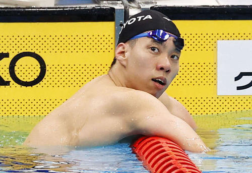 男子200メートル平泳ぎで東京五輪代表内定を逃し、浮かない表情の3位渡辺（代表撮影）