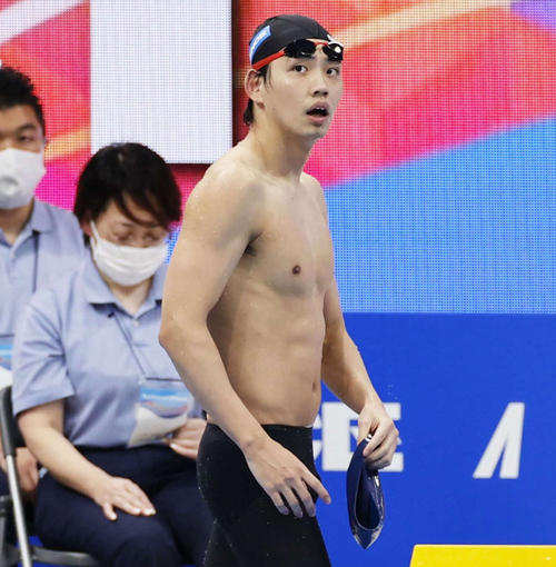 男子800メートル自由形決勝のレースを終え引き揚げる2位の竹田（代表撮影）