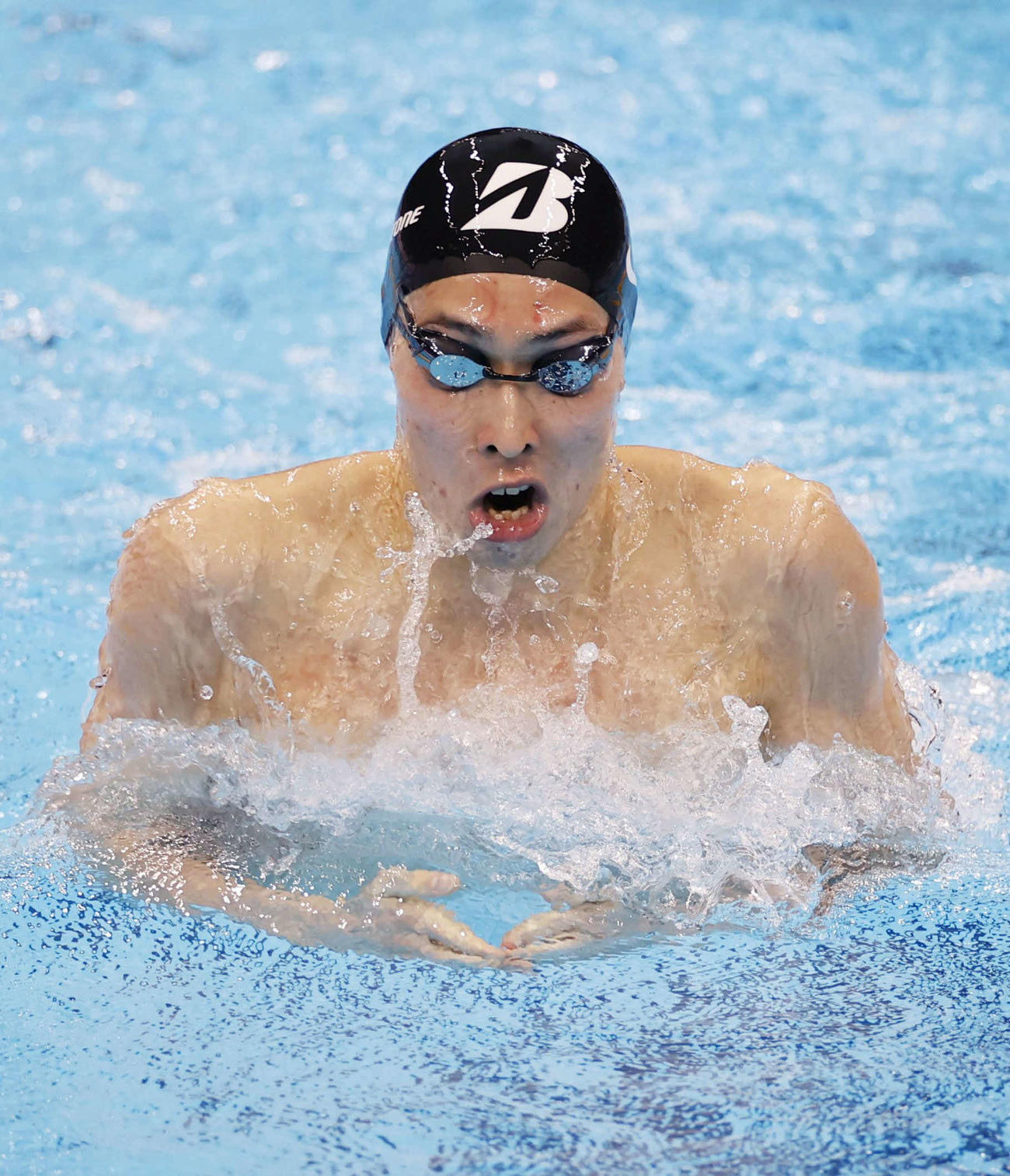 男子200メートル個人メドレー準決勝の萩野の平泳ぎ（代表撮影）