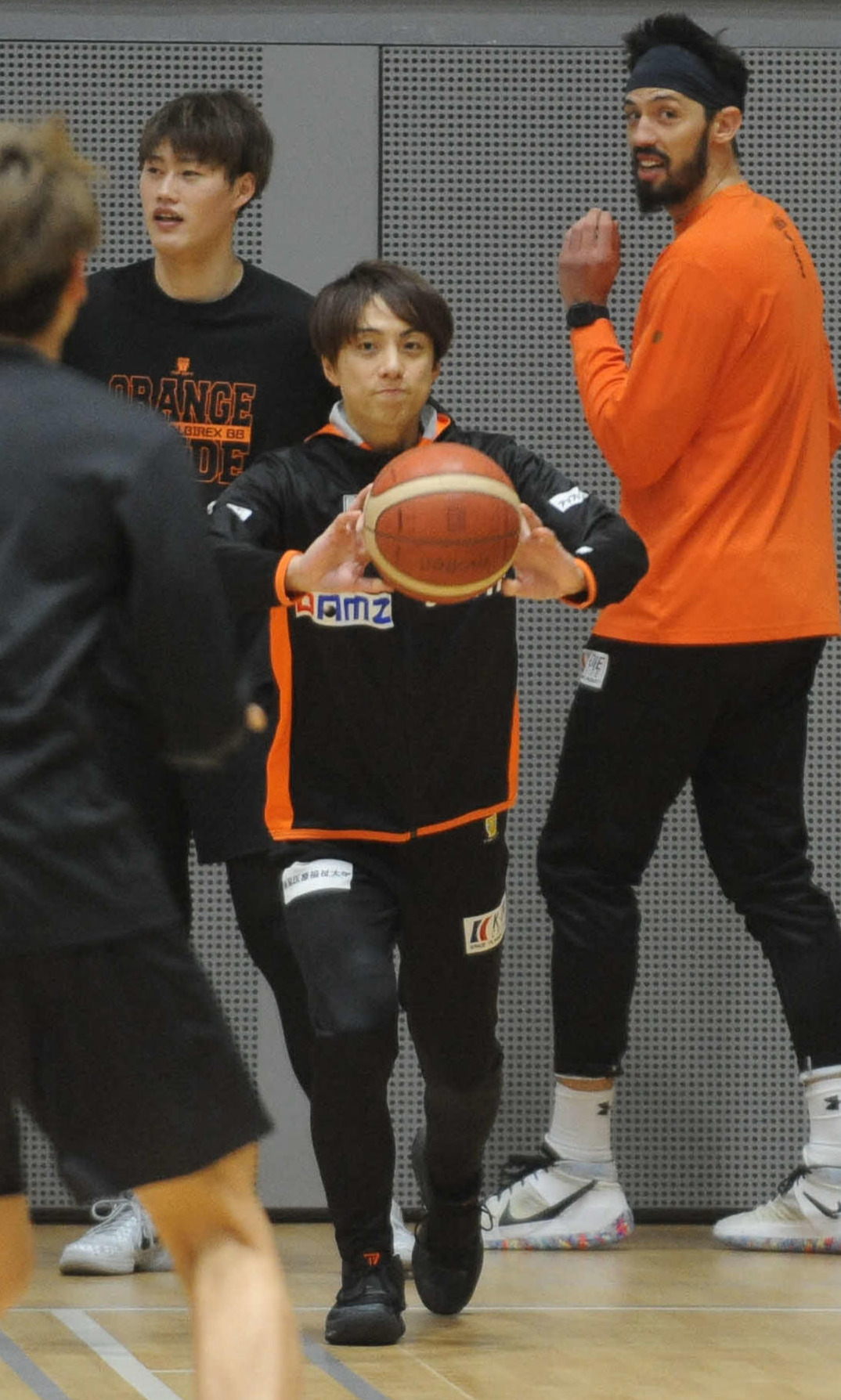 再開したチーム練習に取り組む五十嵐
