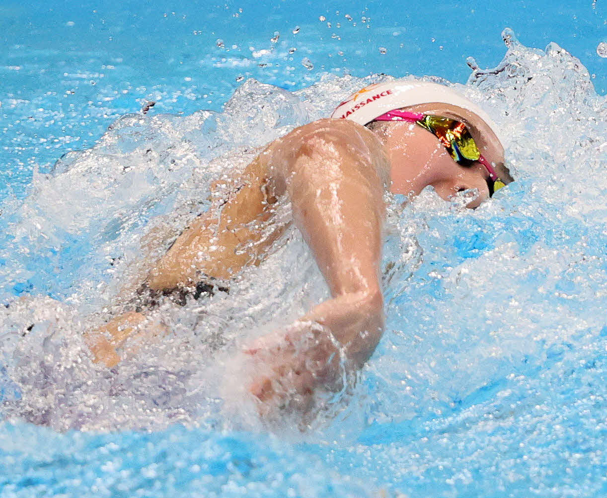 女子50メートル自由形準決勝で力泳する池江（代表撮影）