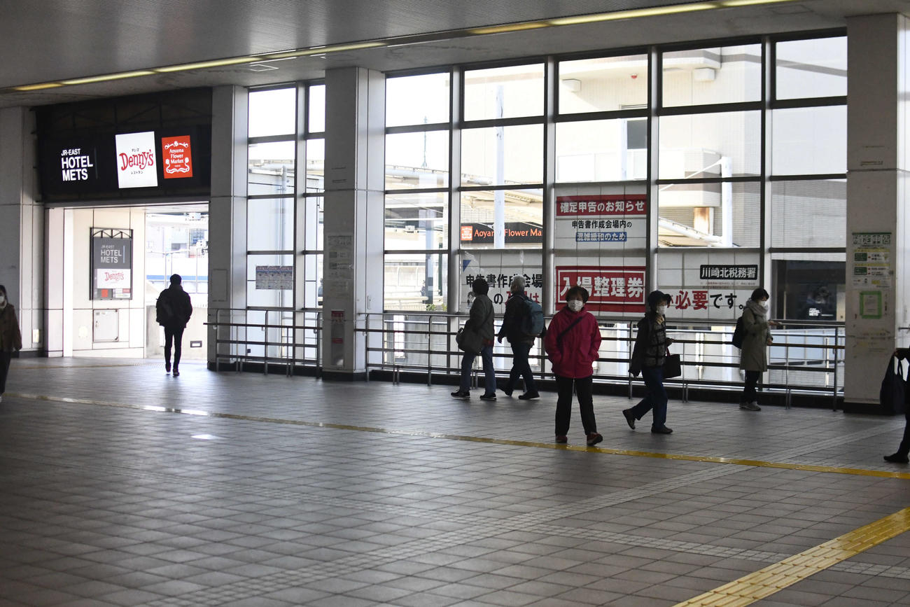 夜になるとブレイクダンサーが集うJR溝ノ口駅前（撮影・平山連）