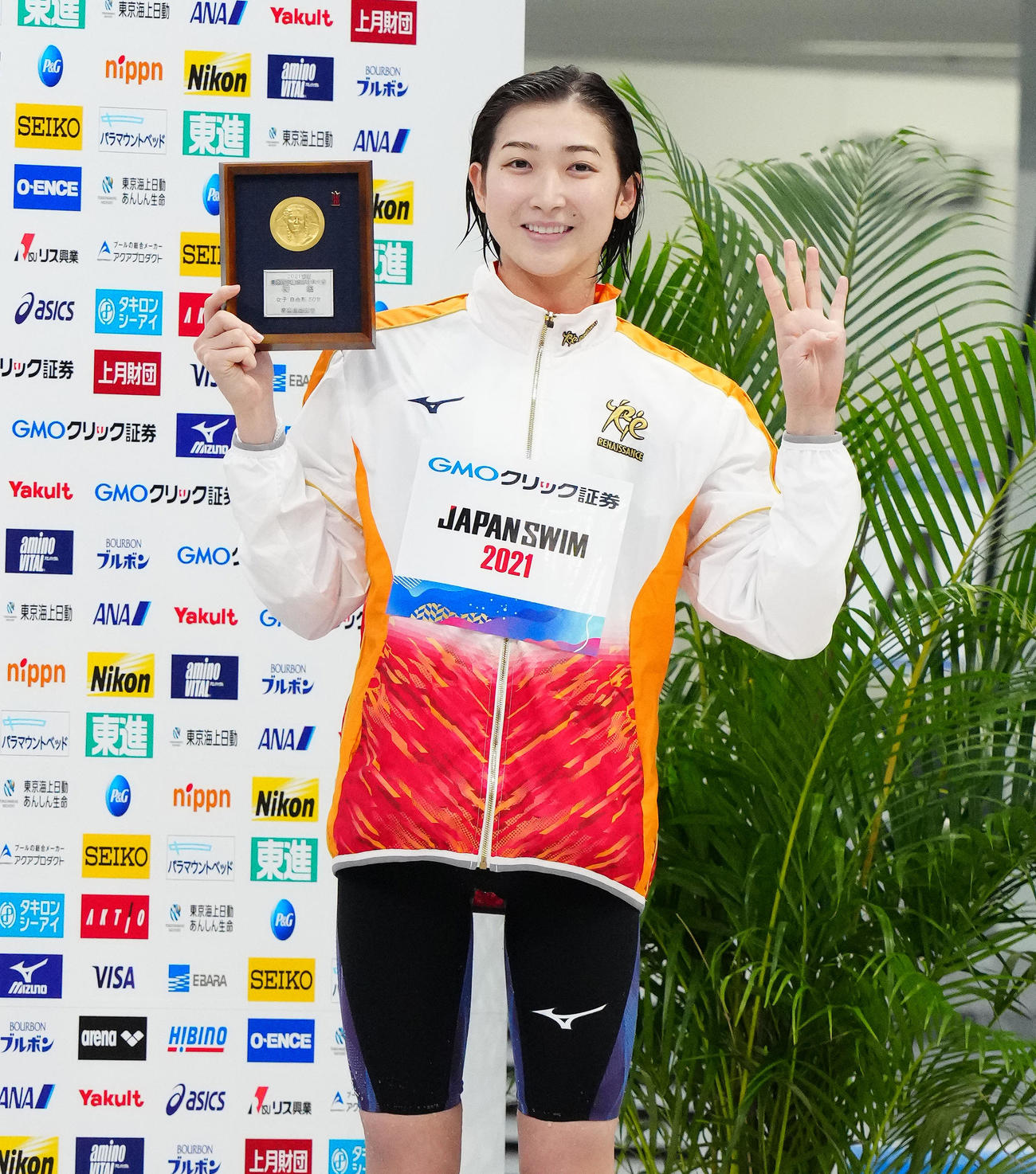 女子50メートル自由形決勝で優勝し四冠を達成した池江（撮影・江口和貴）