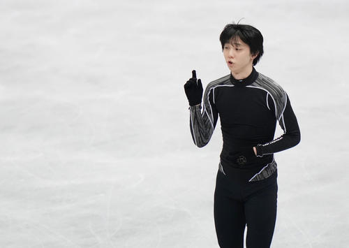 公式練習で調整する羽生結弦(代表撮影)