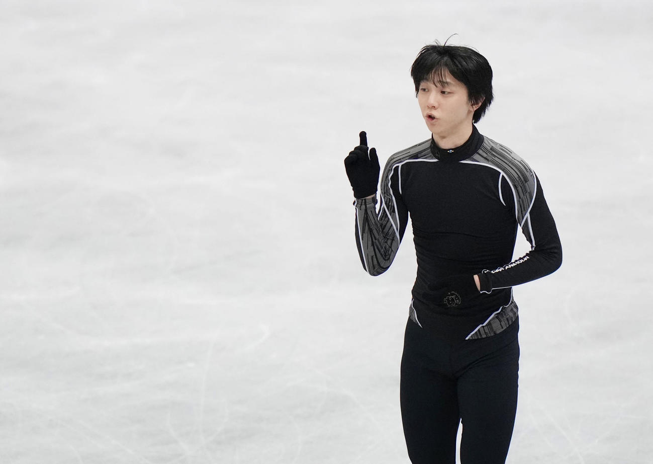 公式練習で調整する羽生結弦（代表撮影）