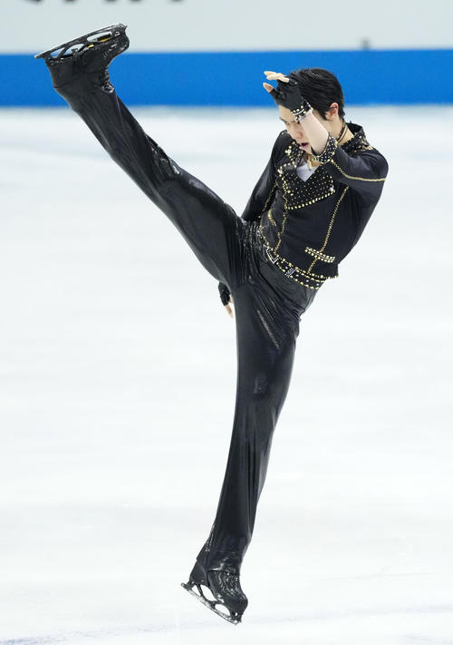 男子SPで演技する羽生結弦(代表撮影)