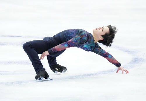 男子SPで演技する宇野昌磨(代表撮影)