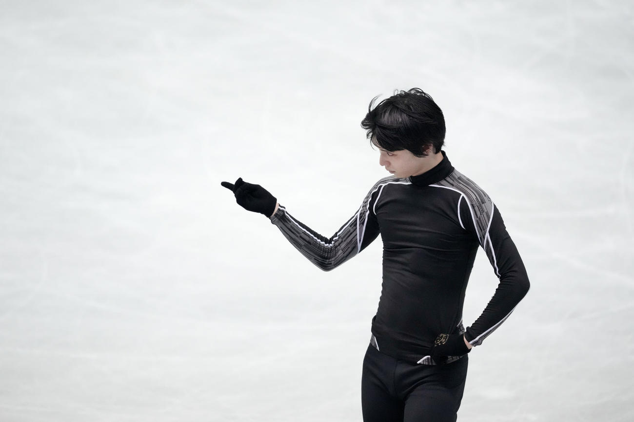 公式練習で調整する羽生結弦（代表撮影）