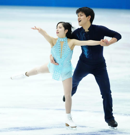ペアSP、演技をする三浦璃来(左)、木原龍一組(代表撮影)