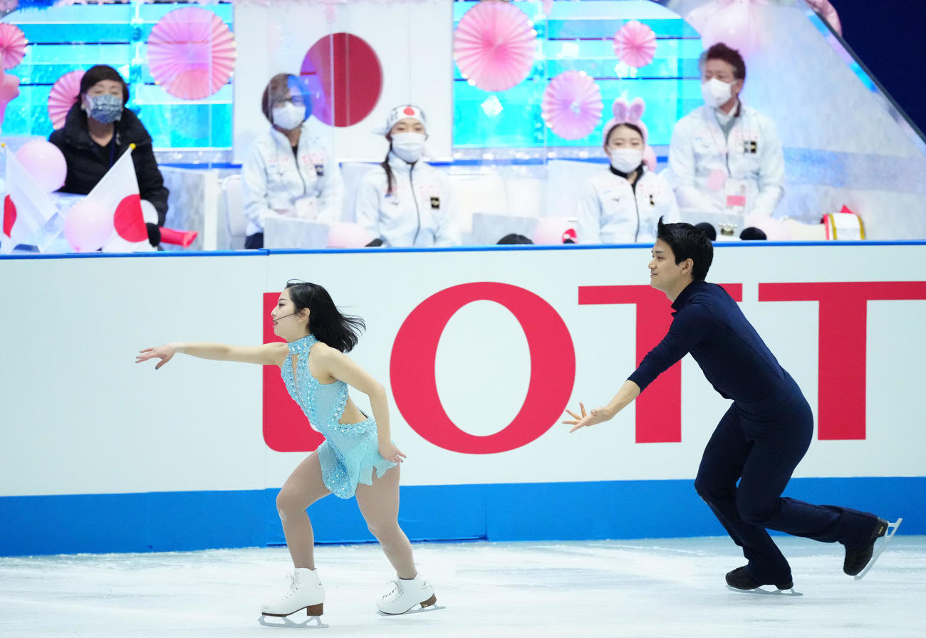 ペアSP、演技をする三浦璃来、木原龍一組（代表撮影）