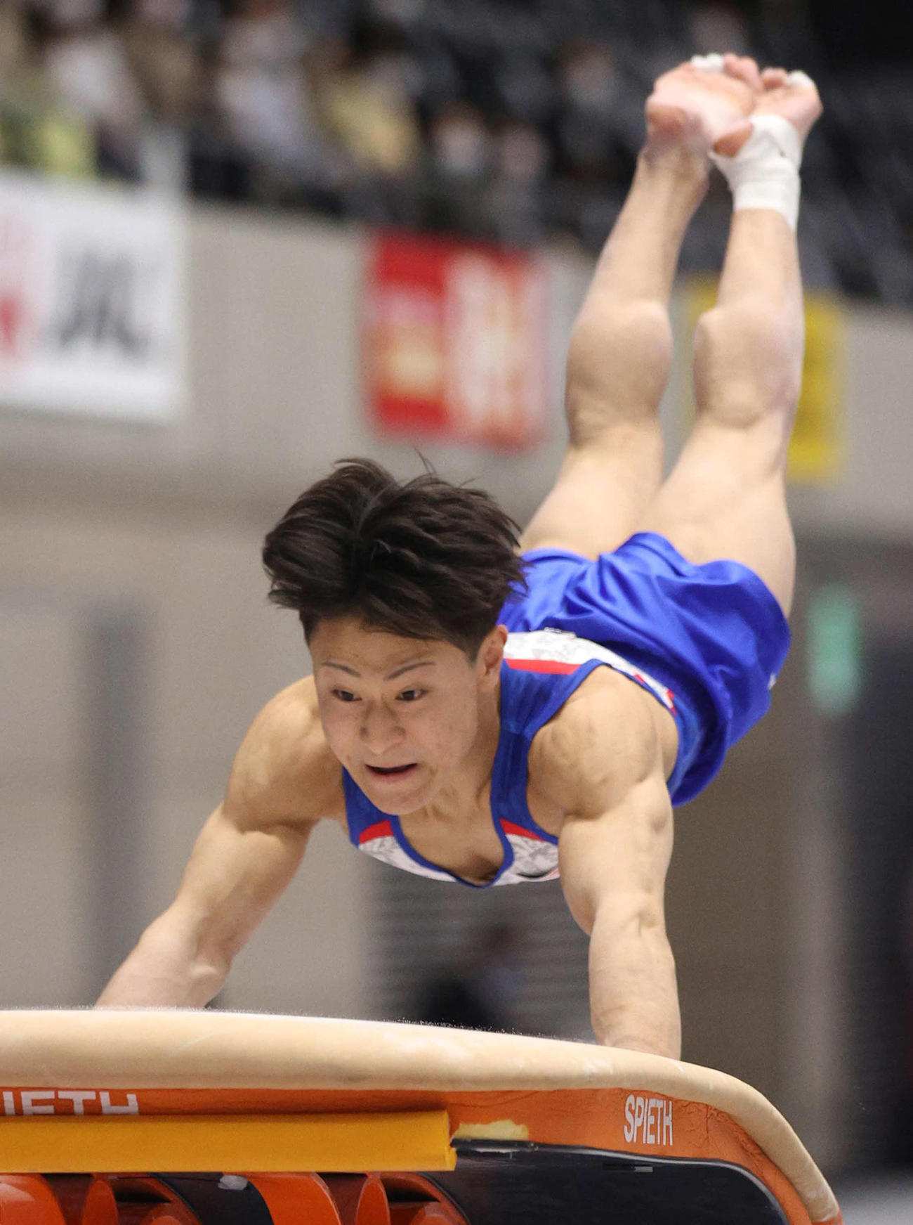 男子個人総合予選で跳馬の演技をする北園（代表撮影）