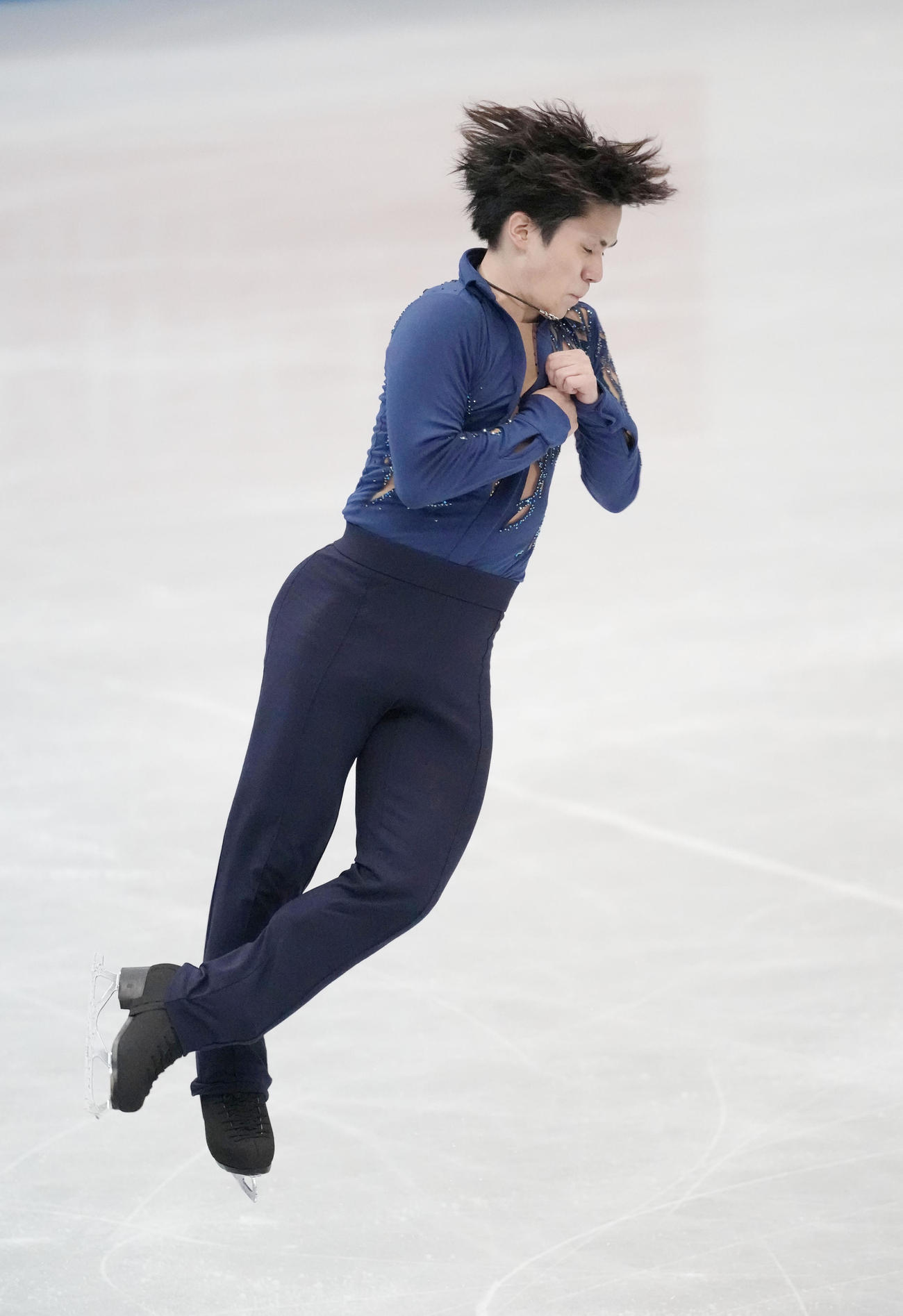 男子フリー　演技の冒頭、ジャンプする宇野昌磨（代表撮影）