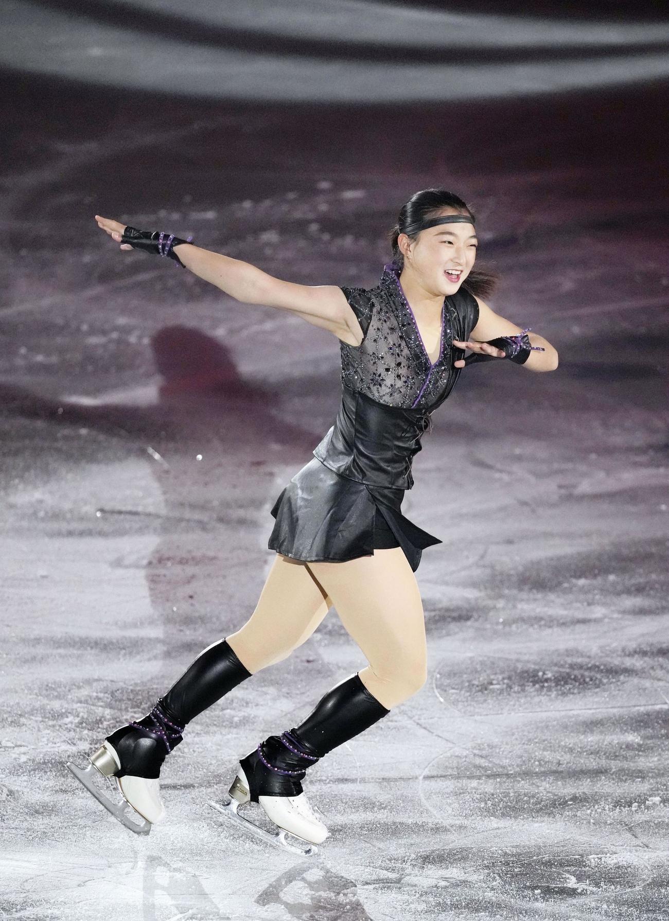 エキシビションで演技する坂本花織（共同）