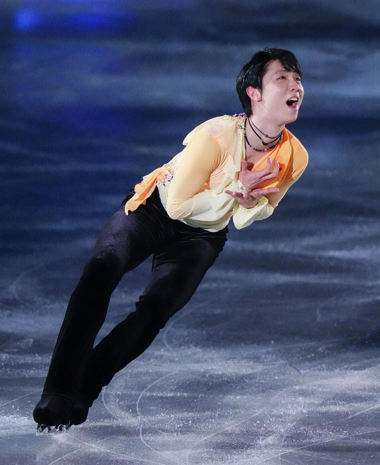 エキシビションで演技する羽生結弦（共同）