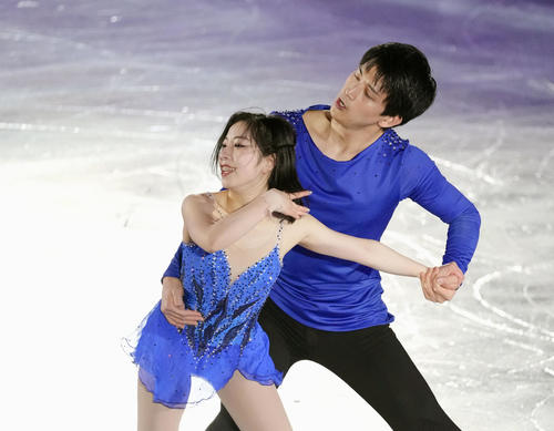 エキシビションで演技する三浦（左）、木原組（代表撮影）