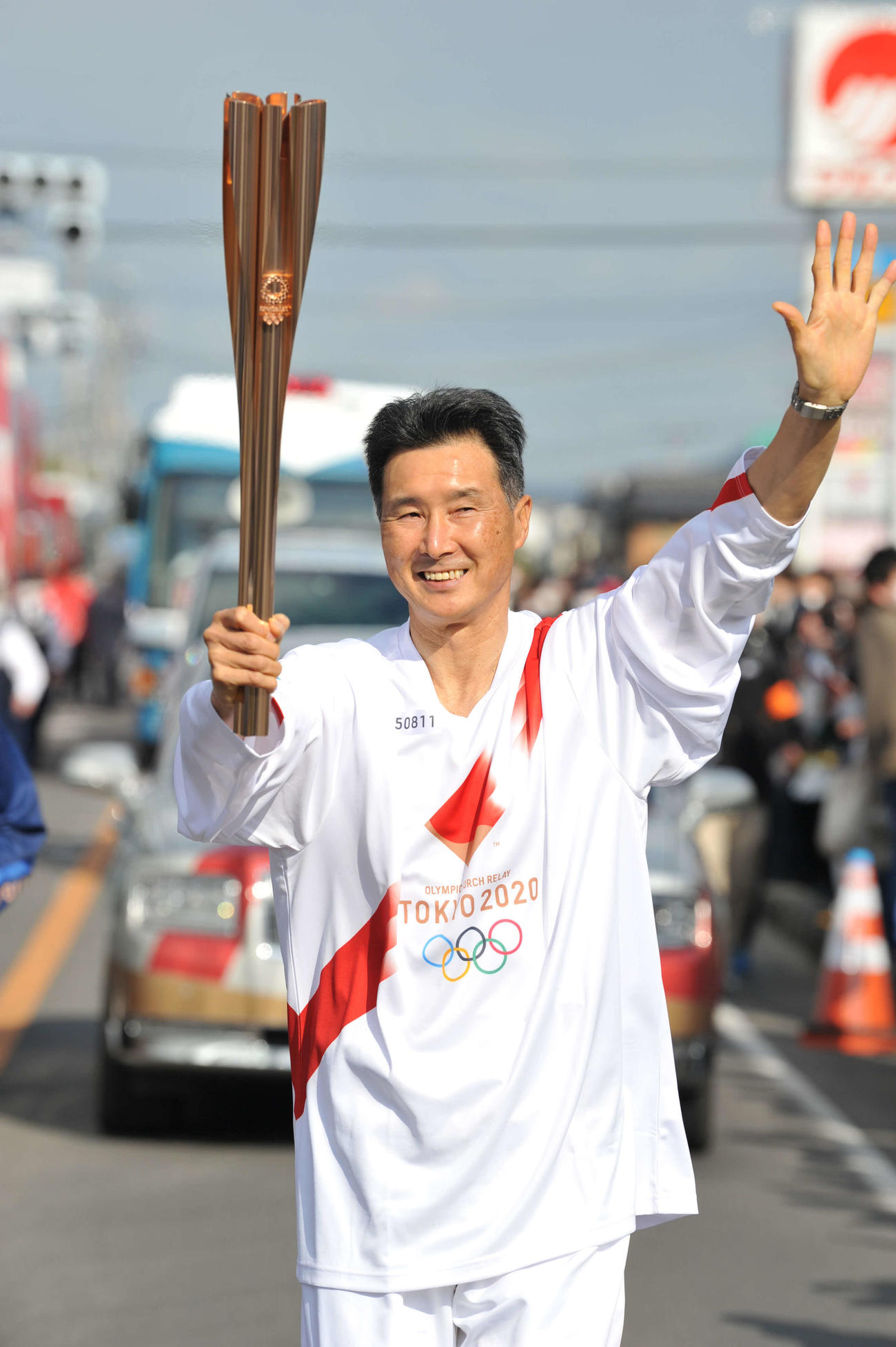 聖火ランナーを務めたNBAラプターズ渡辺雄太の父英幸さん（代表撮影）