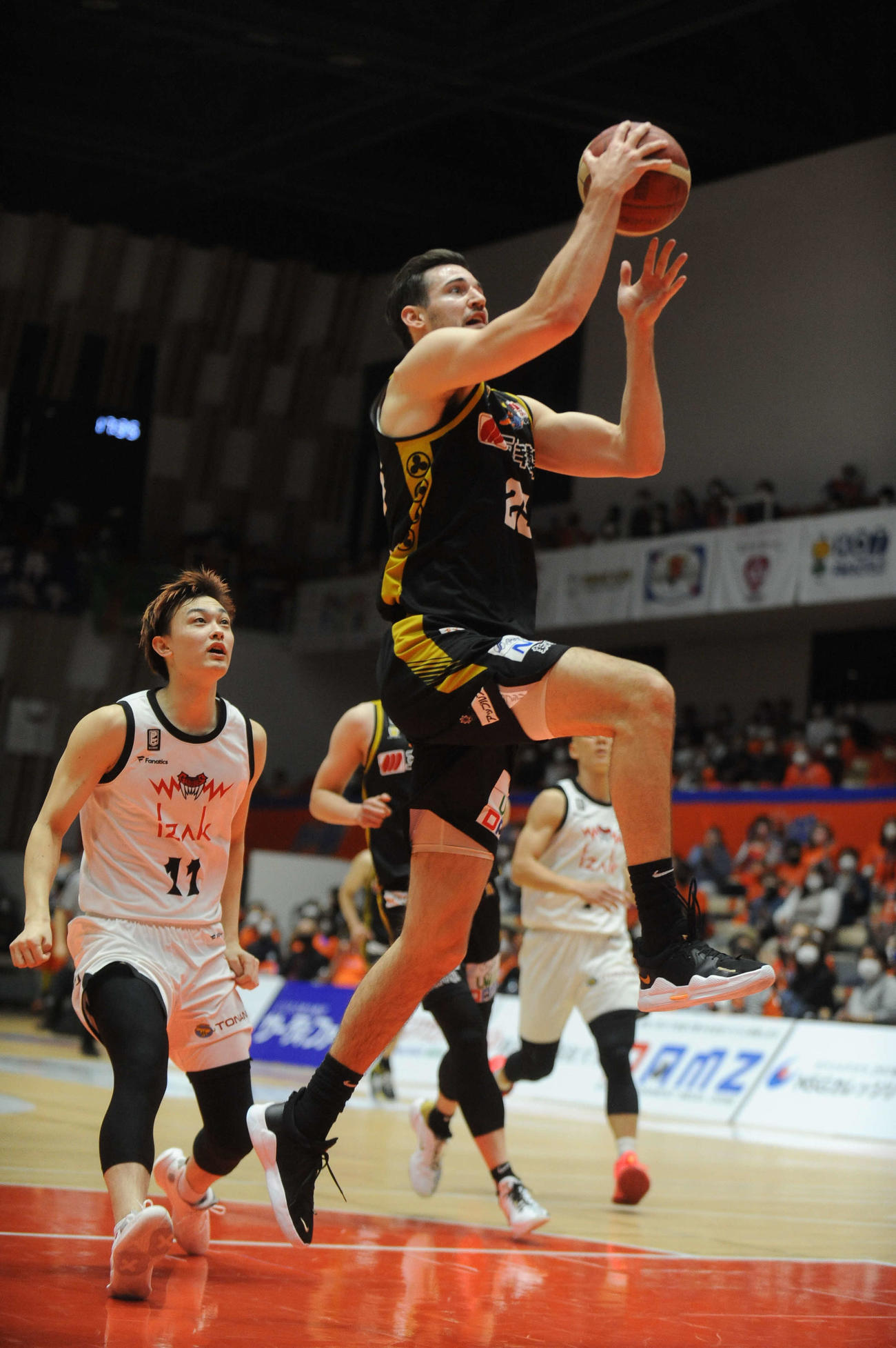 第2Q、レイアップを決めるアレン
