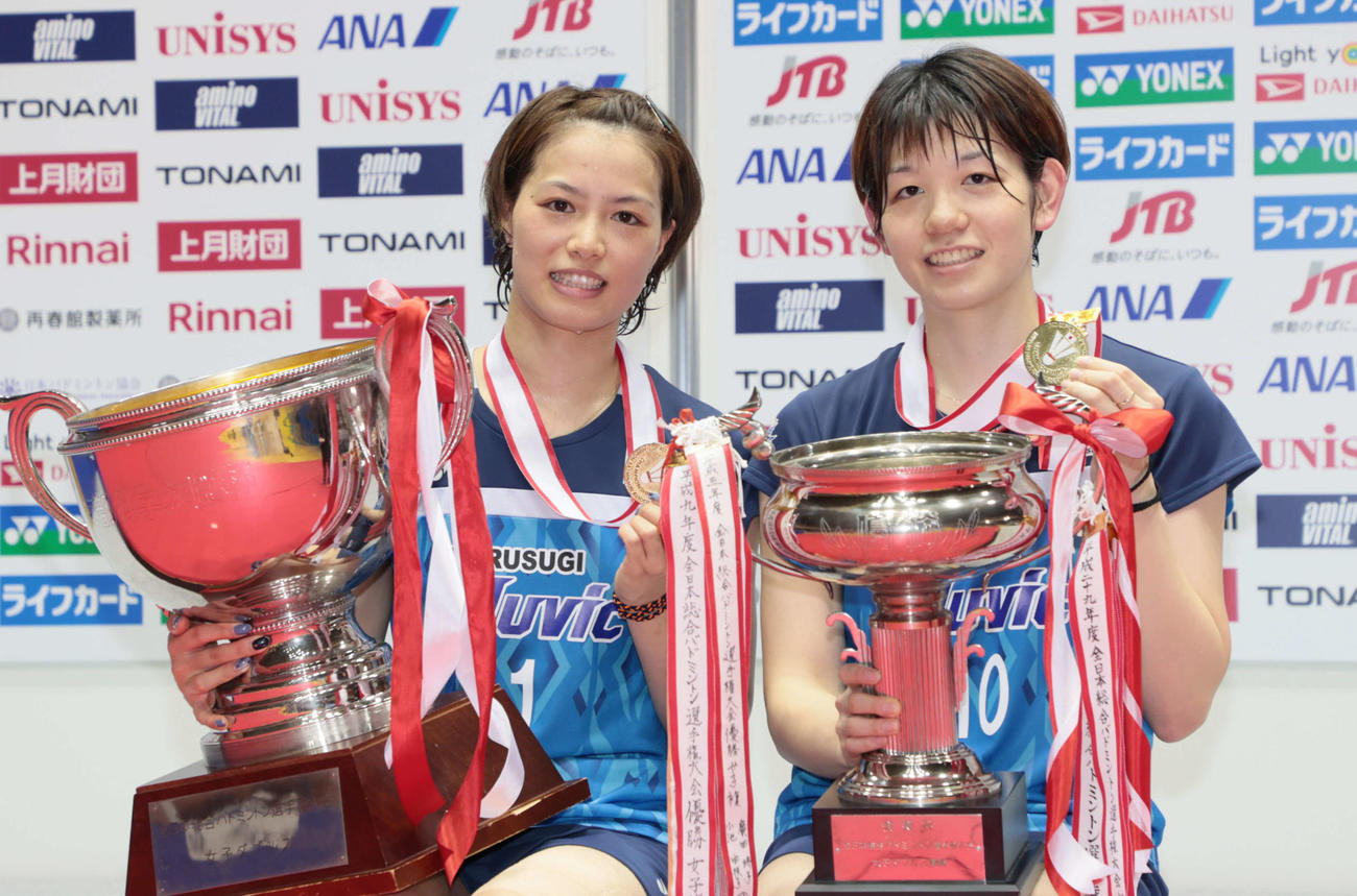 福島由紀（左）、広田彩花（2020年12月27日・代表撮影）