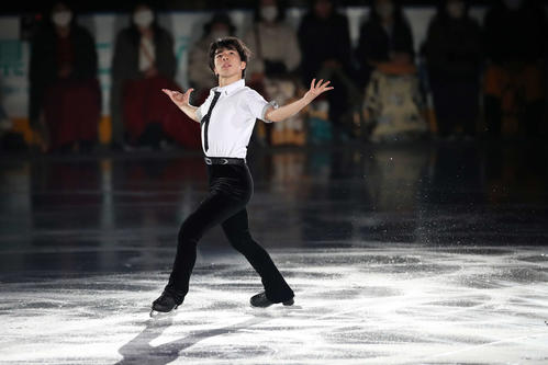 佐藤駿は躍進シーズンのSP曲「ロシュフォールの恋人たち」を披露