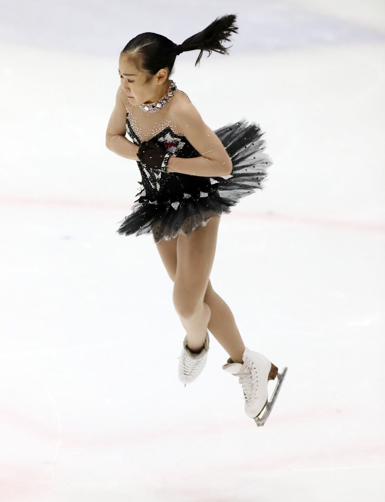 レイクカップ　ノービス女子の部に出場しジャンプする島田麻央（撮影・加藤哉）