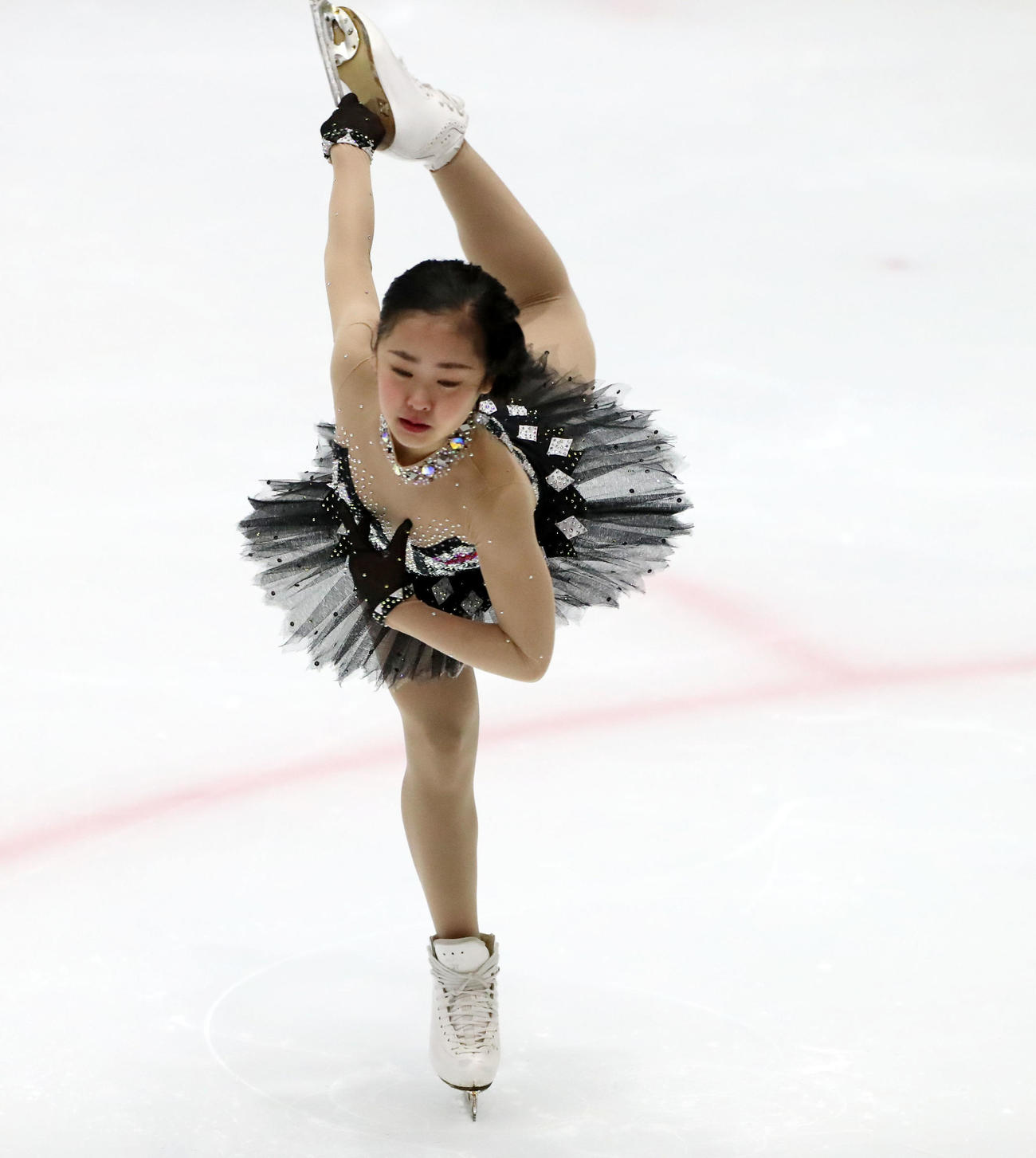 レイクカップ　ノービス女子の部に出場し演技を披露する島田麻央（撮影・加藤哉）