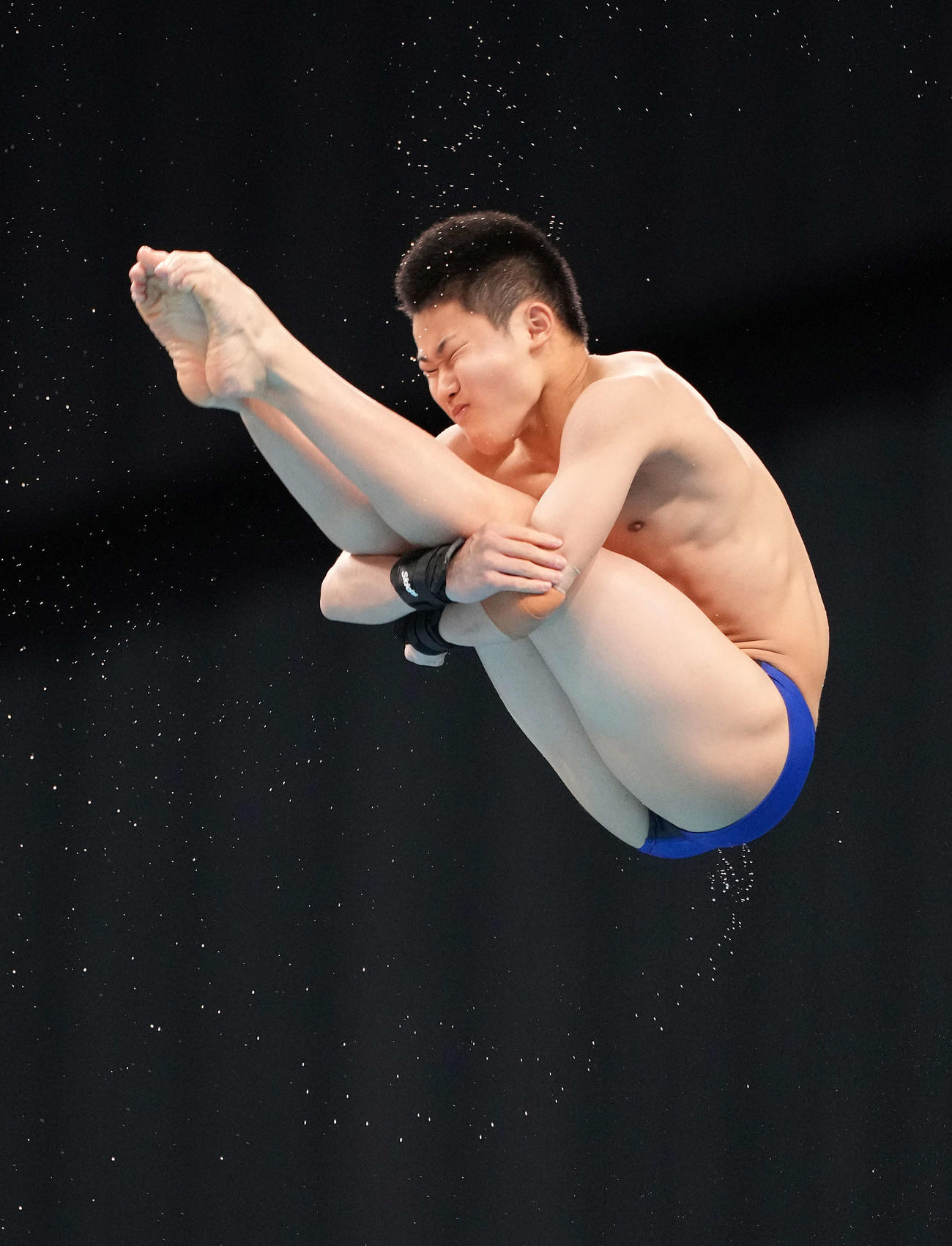 男子高飛び込み予選で演技する玉井（2021年5月3日撮影）