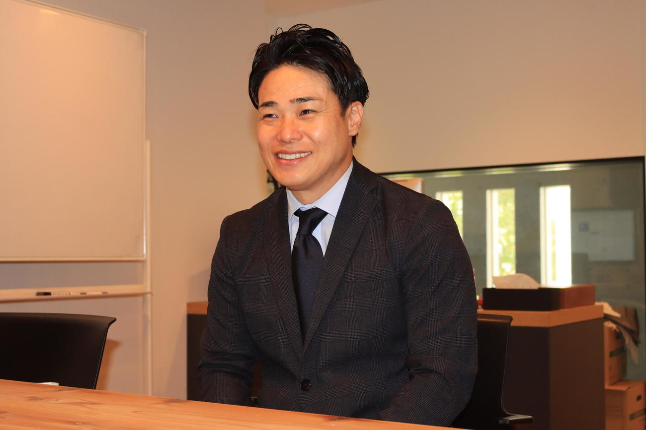 スピードスケートの新チーム「レッドオーバル札幌」について語る代表の清水氏（撮影・保坂果那）