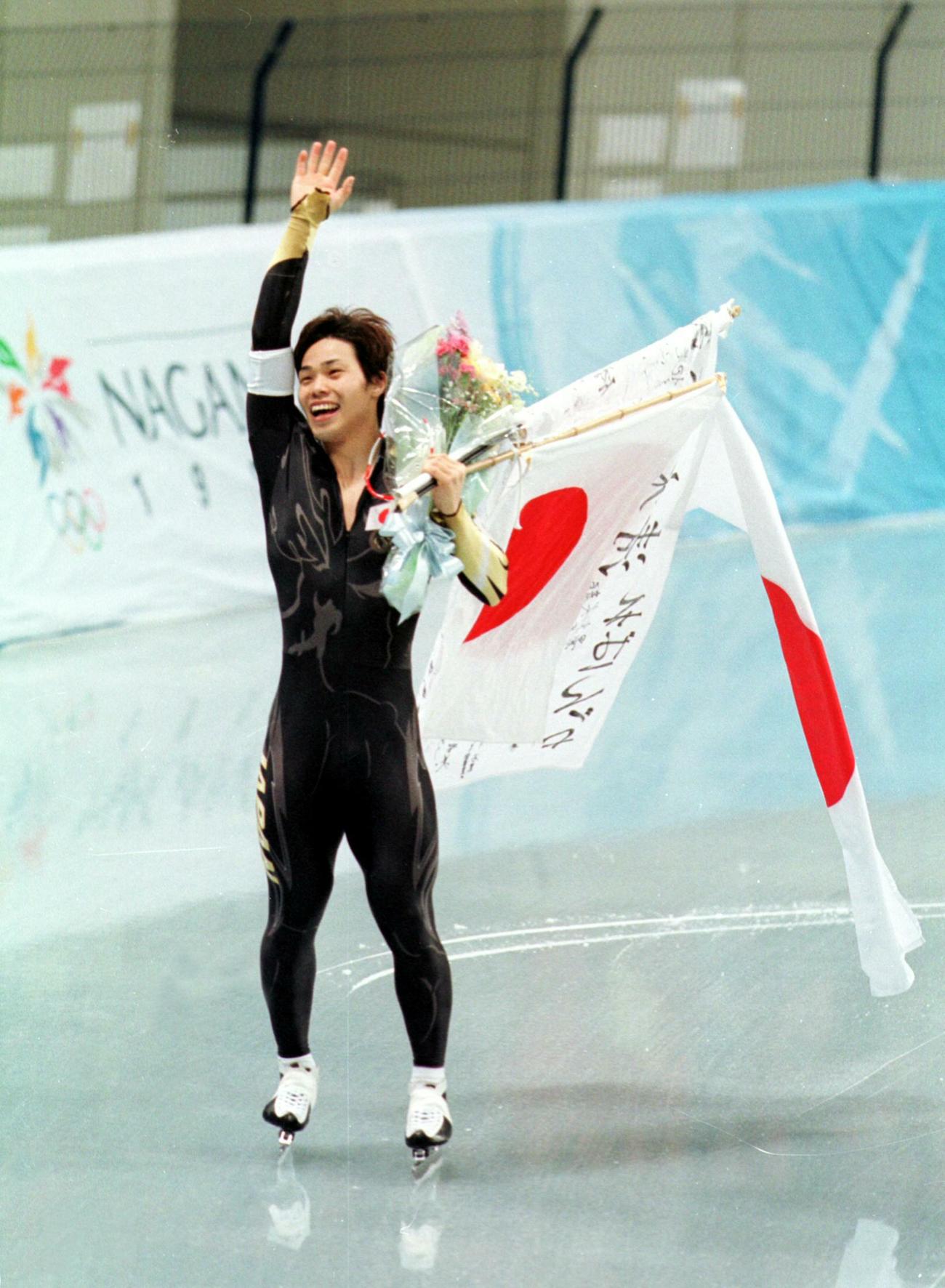 98年長野五輪で、ウイニングランをする清水宏保（1998年2月10日撮影）