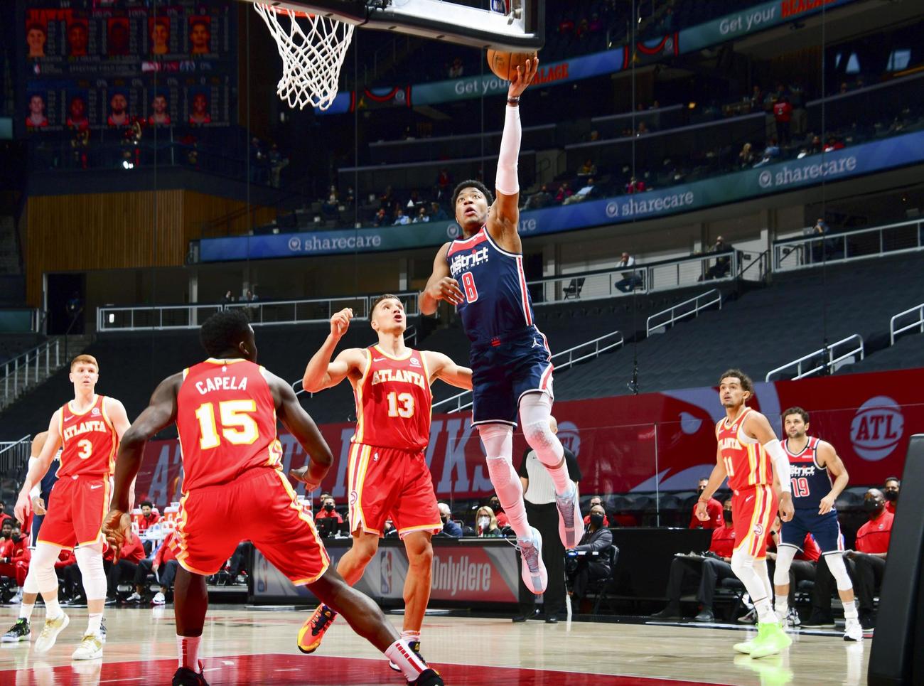 ホークス戦でシュートを放つウィザーズの八村（8）（NBAE提供・ゲッティ＝共同）