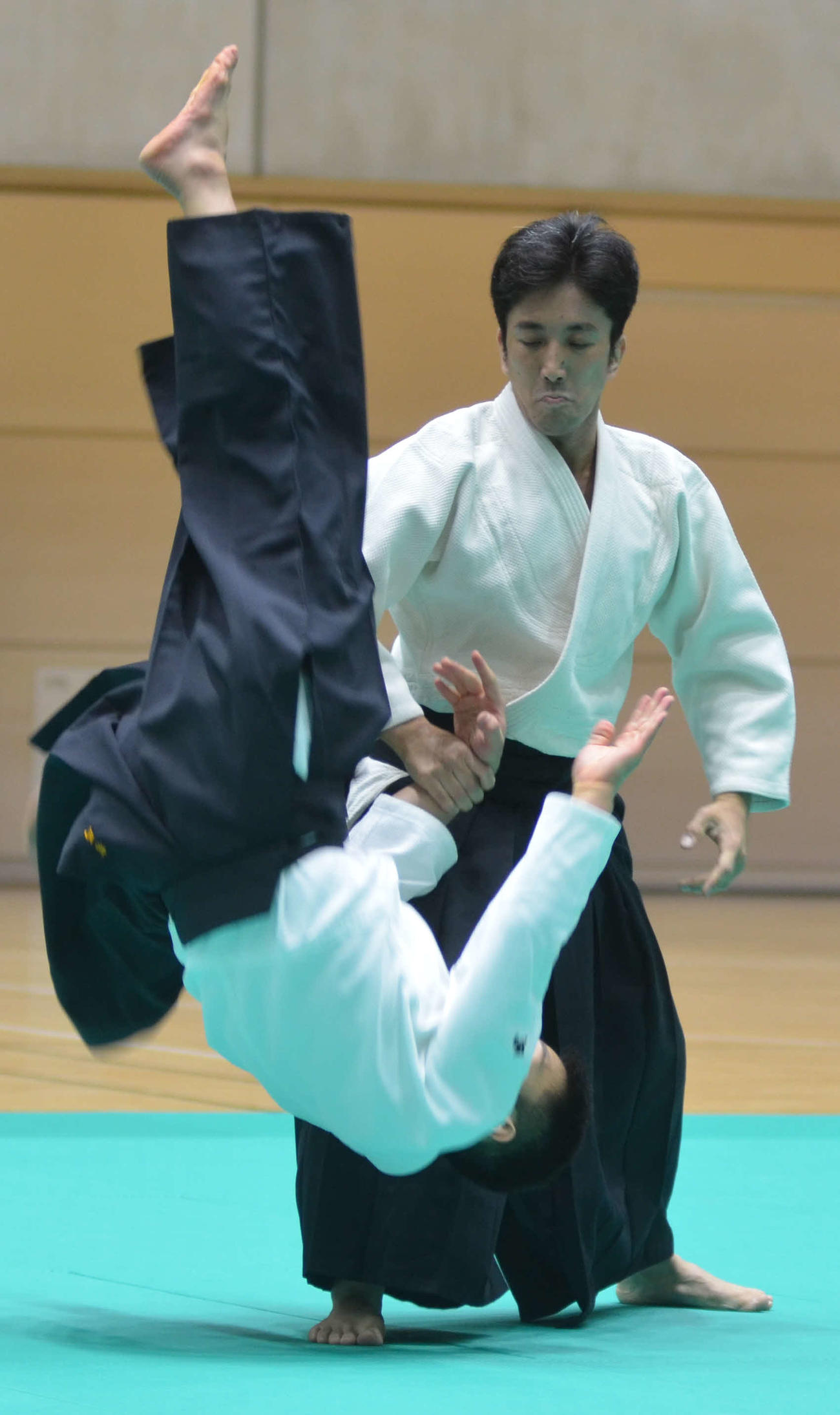 自由演武を披露する植芝充央合気会本部道場長（撮影・吉池彰）
