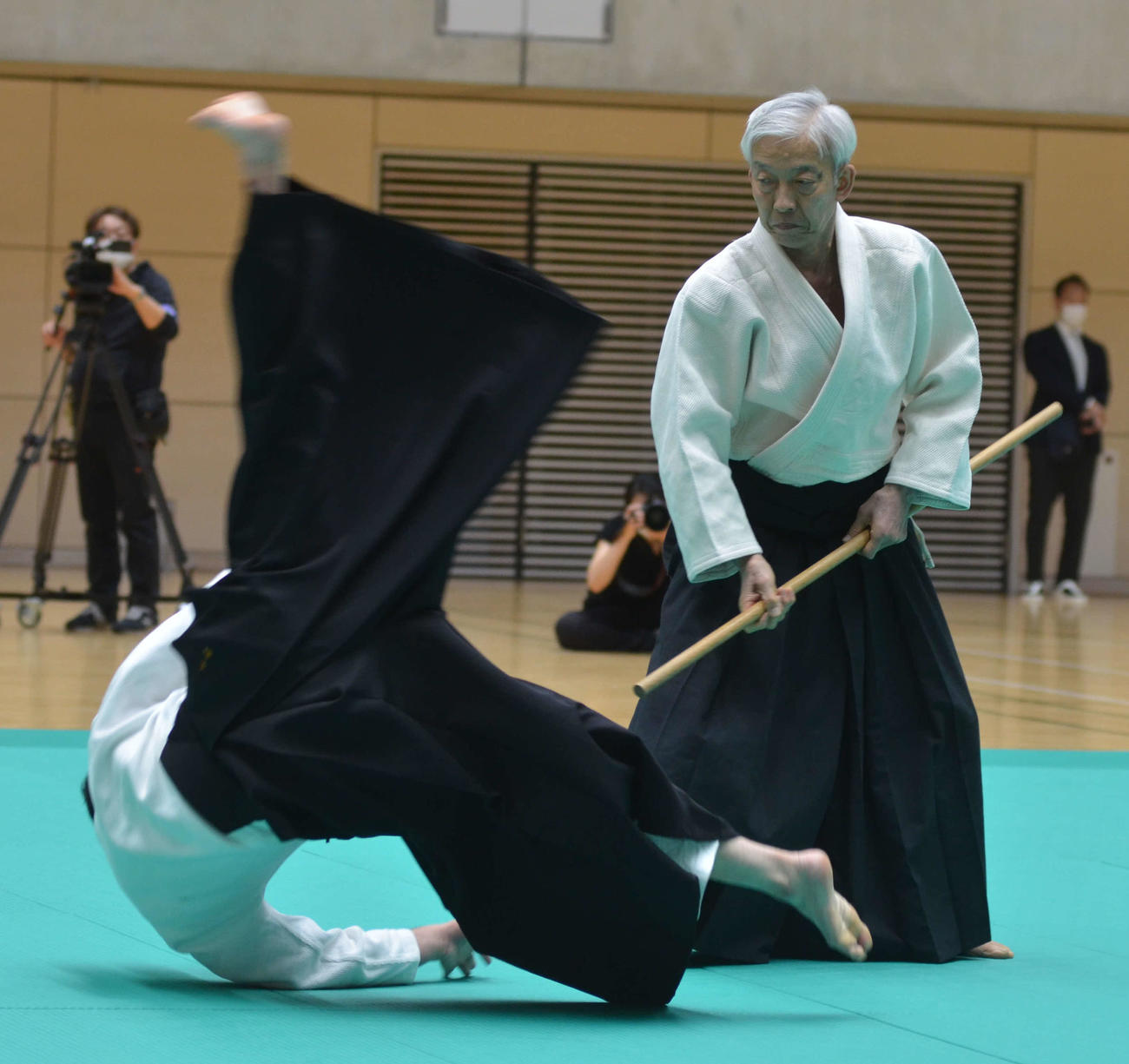 総合演武を披露する植芝守央合気会道主（撮影・吉池彰）