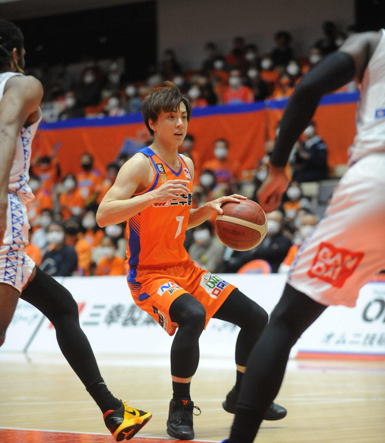 今季最終の島根戦。敵陣に切り込む五十嵐（5月10日、アオーレ長岡）