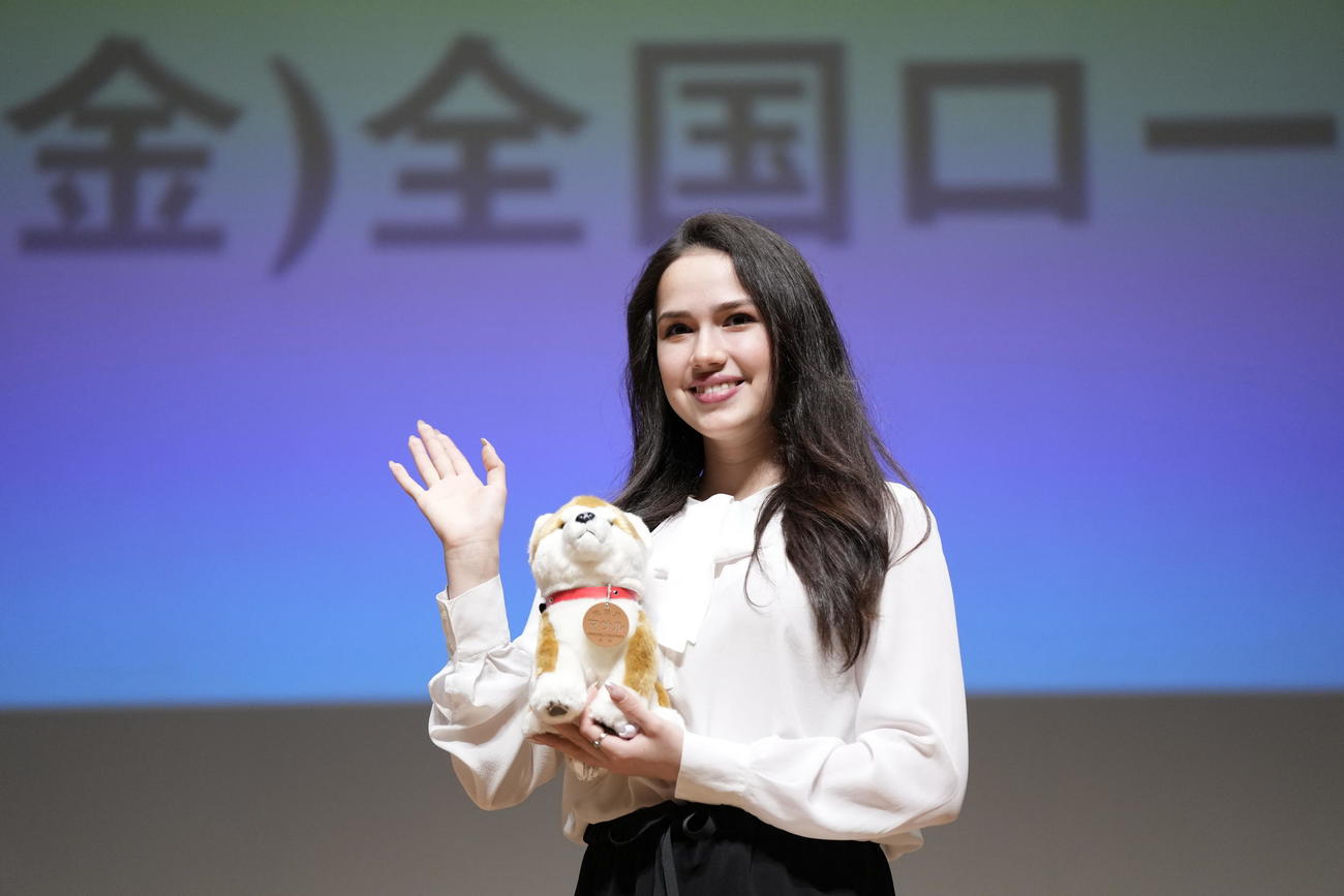 大館市内で行われた映画「ハチとパルマの物語」の市民向け上映会で登壇したザギトワ（C）Shutterz／CB