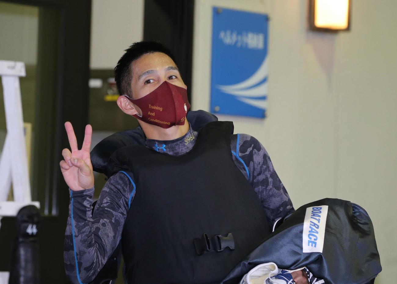 菊地孝平が想定通りの３コースまくりを決めてピースサイン（撮影・屋方直哉）