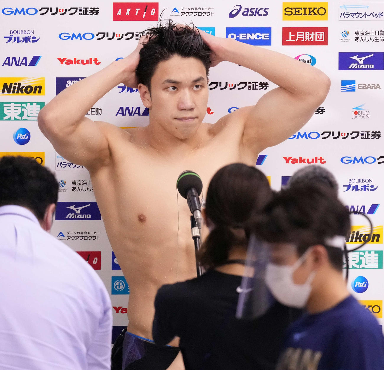 男子200メートル自由形で優勝し、厳しい表情を見せる松元（撮影・鈴木みどり）
