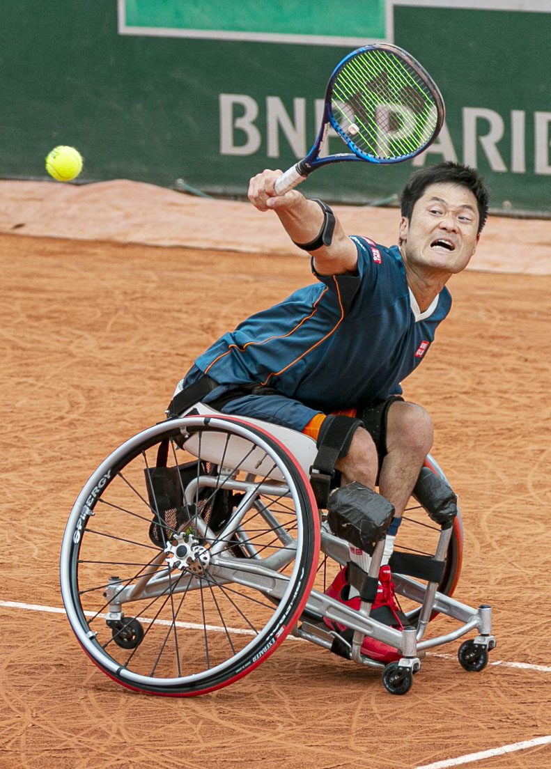 車いすの部男子シングルス1回戦　プレーする国枝慎吾＝パリ（共同）