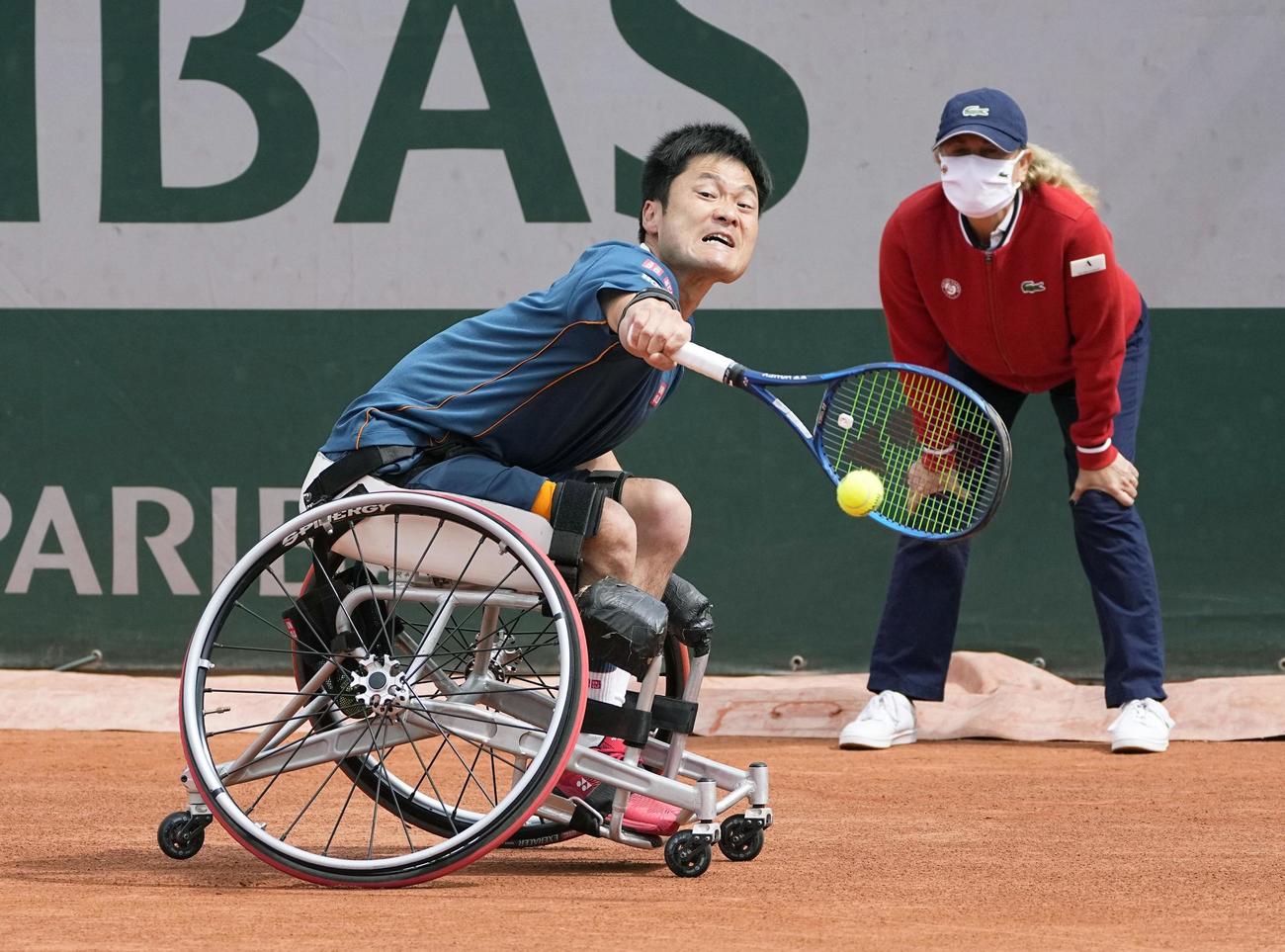 車いすの部男子シングルス準決勝でプレーする国枝慎吾（AP＝共同）