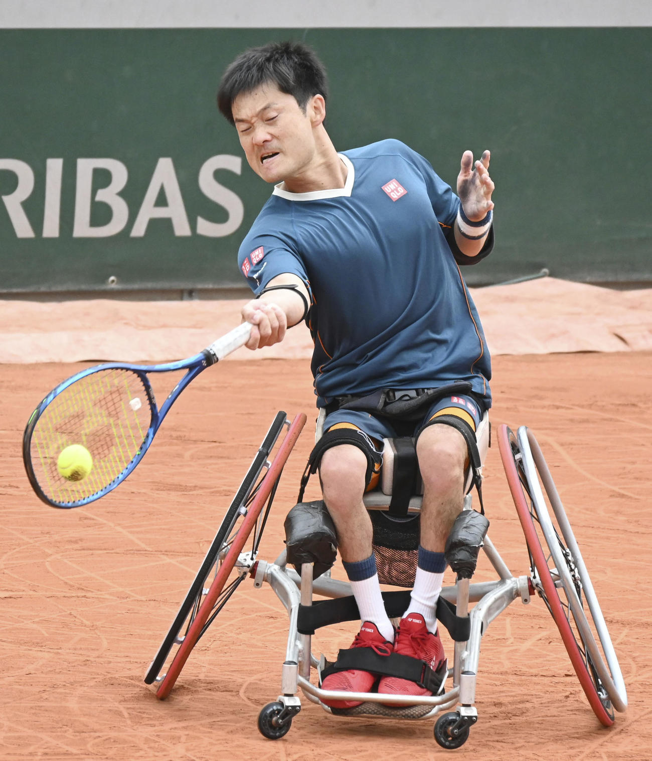 車いすの部男子シングルス準決勝でプレーする国枝慎吾（共同）