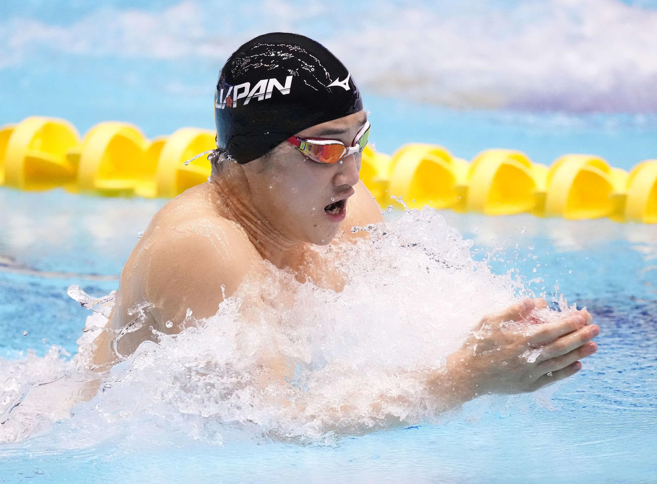 男子200メートル平泳ぎ決勝で力泳する佐藤（撮影・鈴木みどり）